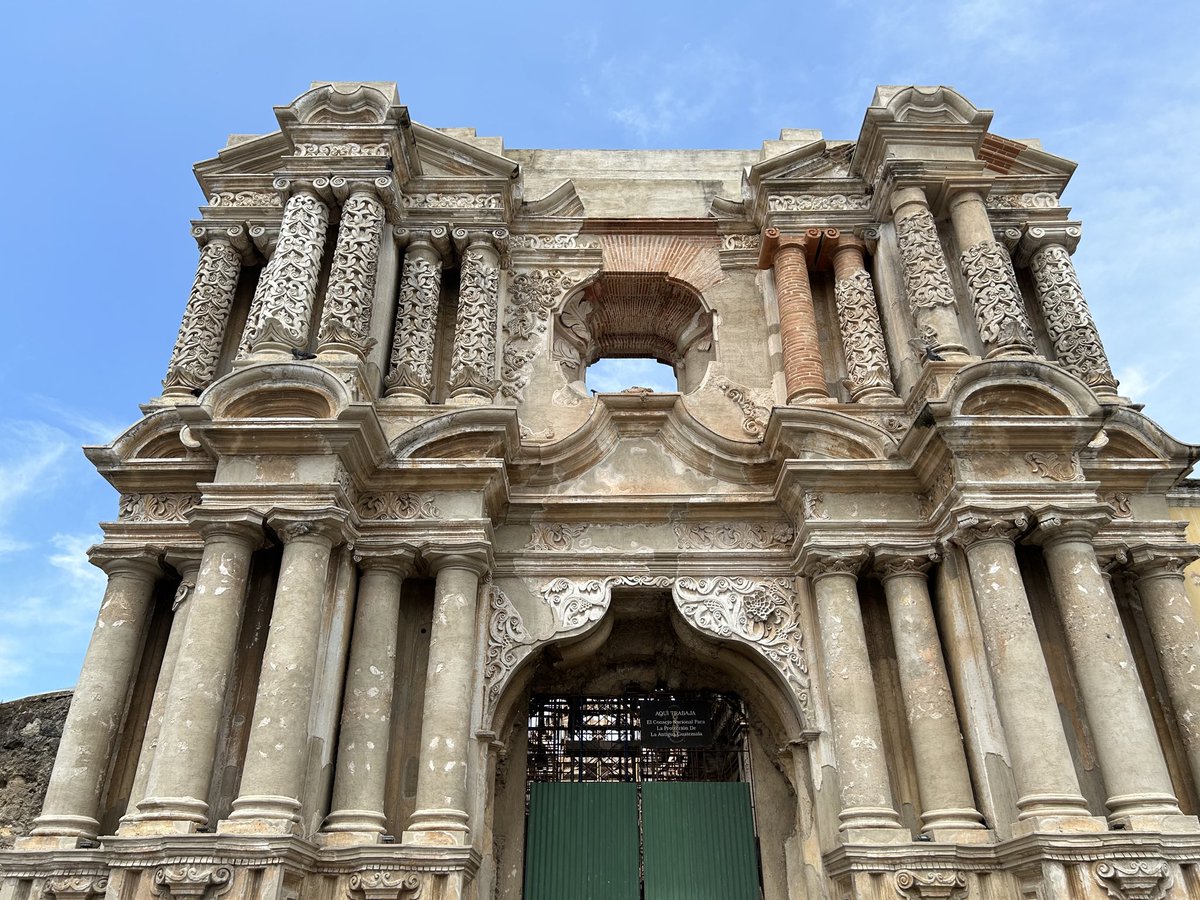 jrambaud's tweet photo. Enjambre #sismico #Guatemala últimas 24 h #SismoGT #SismoGuatemala Foto 2 Iglesias del Carmen #AntiguaGuatemala ayer. Fotos 3 y 4 tomadas por mí en septiembre pasado. Templo barroco destruido sobre todo por #Terremoto Santa Marta año 1733 https://t.co/CJLr7Kx9Z2