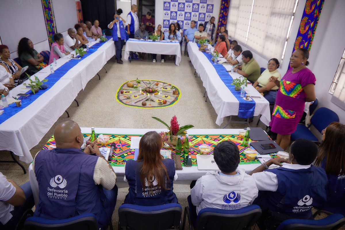 Defensoría del Pueblo (@defensoriacol) on Twitter photo “El Chocó es vida”: Encuentro de la Defensora del Pueblo con organizaciones sociales del departamento
Durante el inicio de su cuarta visita al Chocó, la Defensora del Pueblo <a href="/MarnIris/">Iris Marín Ortiz</a> se reunió en Quibdó con representantes del Foro Interétnico Solidaridad Chocó, la Mesa “El Chocó es vida”: Encuentro de la Defensora del Pueblo con organizaciones sociales del departamento
Durante el inicio de su cuarta visita al Chocó, la Defensora del Pueblo <a href="/MarnIris/">Iris Marín Ortiz</a> se reunió en Quibdó con representantes del Foro Interétnico Solidaridad Chocó, la Mesa