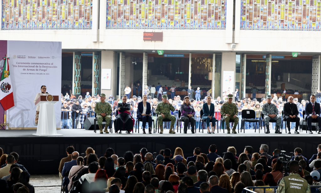 rosaicela_'s tweet photo. En el Día internacional de la destrucción de armas de fuego, #México envía un mensaje claro al mundo: mientras en algunas regiones del orbe la violencia escala, aquí el pueblo elige construir la paz; se trabaja en el territorio atendiendo las causas de la violencia, con acciones como #SíAlDesarmeSíALaPaz. Nuestra Presidenta @Claudiashein es la Presidenta de la paz. 🇲🇽🕊️@INBGuadalupe @Defensamx1 @ClaraBrugadaM @RocioBarcenaM @yancolozano