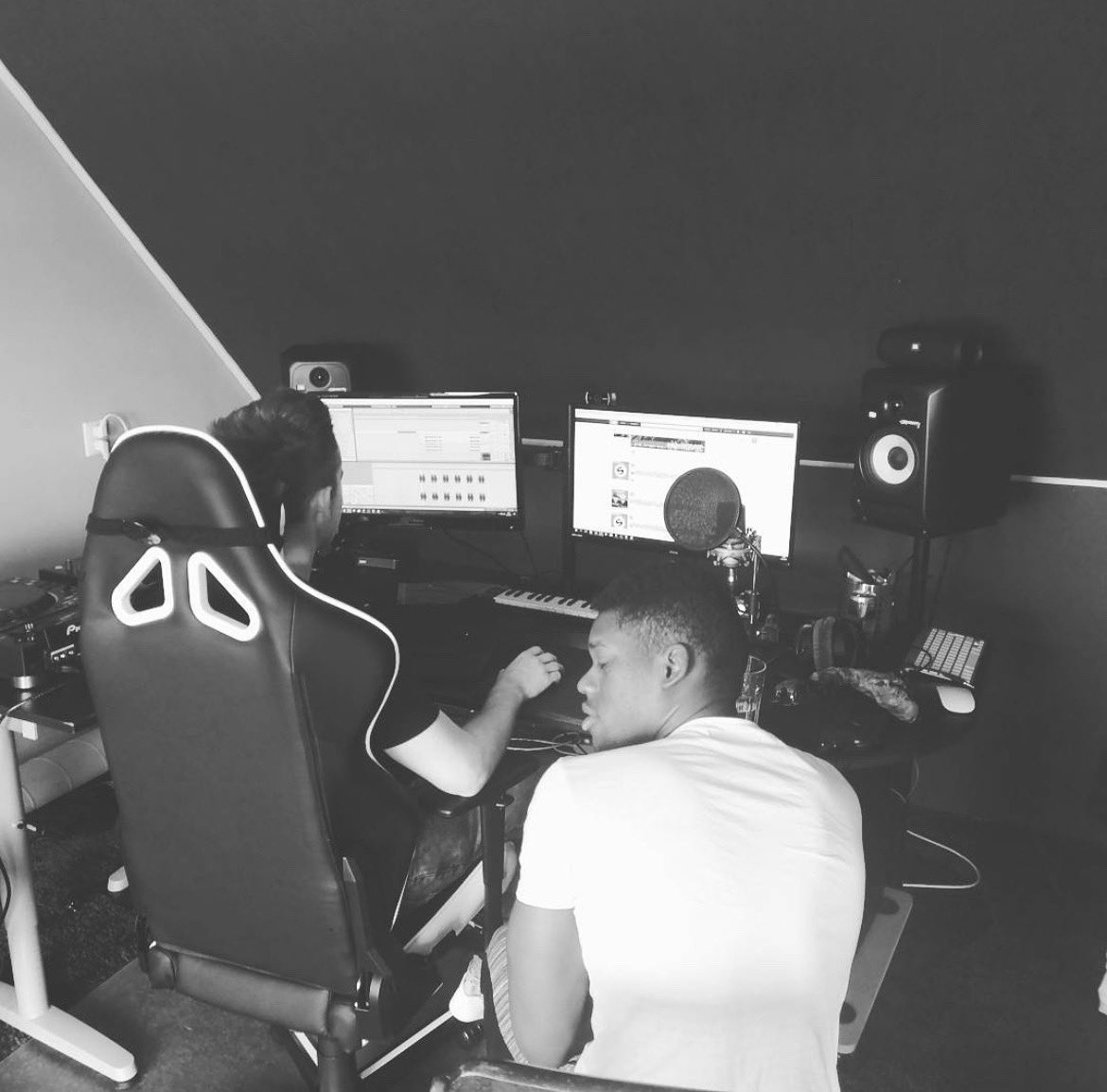 Throwback to years ago when Carlo (car.low), Deon &amp; Jeffrey first made music together. 
Time flies!🎹

#collaboration #collab #musicproducers #musicproducerlife #takeitback