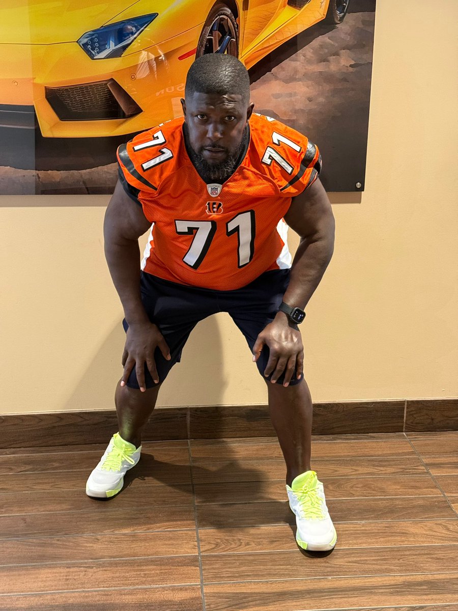 BigWillie7179's tweet image. Just finished shooting Episode 4 of The EveryThingBigWillie Show on YouTube.@Bengals fans can you guess who it is? #Whodey