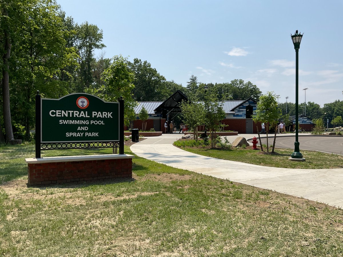 SaratogaAssoc's tweet image. Saratoga Associates provided full design and engineering services for this state-of-the-art community pool, creating a vibrant space that welcomes everyone to cool off, connect, and enjoy Schenectady’s crown jewel park.

#PublicSpaceDesign #CommunityPools #NYSParks #ParkDesign