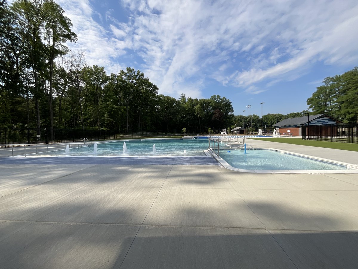 SaratogaAssoc's tweet image. Saratoga Associates provided full design and engineering services for this state-of-the-art community pool, creating a vibrant space that welcomes everyone to cool off, connect, and enjoy Schenectady’s crown jewel park.

#PublicSpaceDesign #CommunityPools #NYSParks #ParkDesign