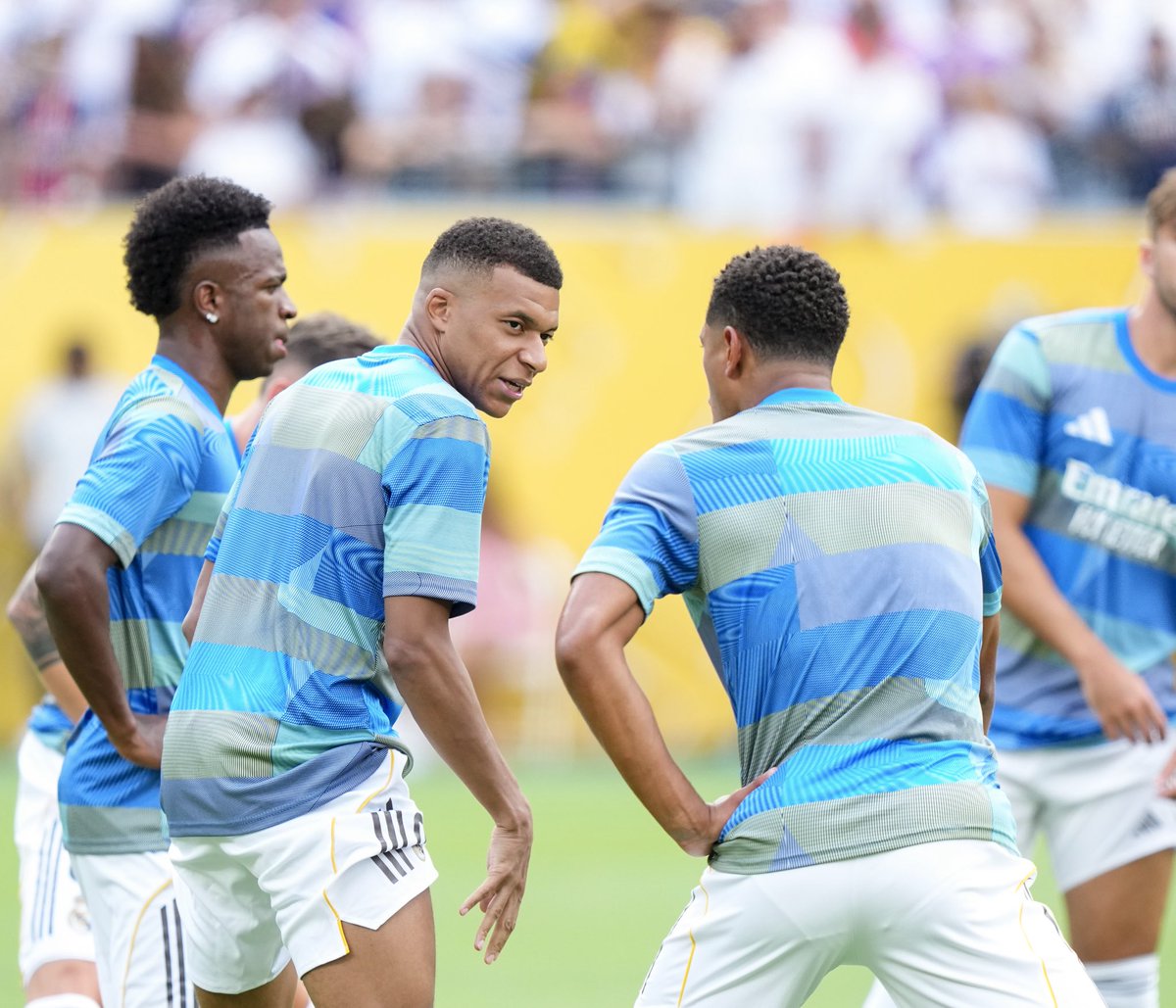_BeFootball's tweet photo. 𝗟𝗘 𝗣𝗦𝗚 𝗘𝗦𝗧 𝗘𝗡 𝗧𝗥𝗔𝗜𝗡 𝗗𝗘 𝗥𝗜𝗗𝗜𝗖𝗨𝗟𝗜𝗦𝗘𝗥 𝗟𝗘 𝗥𝗘𝗔𝗟 𝗠𝗔𝗗𝗥𝗜𝗗 𝗘𝗡 𝗠𝗢𝗡𝗗𝗢𝗩𝗜𝗦𝗜𝗢𝗡

C’est gênant ce qui se passe 😱 https://t.co/qA3OJYPZCX