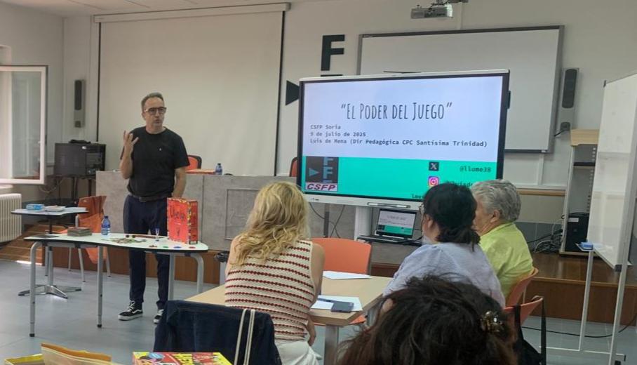 Luis de Mena (@llume38) on Twitter photo 🎲 "El Poder del Juego" <a href="/STrinidadZamora/">Stma Trinidad- Fundación Educativa ADD</a>
Compartir ideas y recursos #ABJ es como si los docentes te dejaran entrar en sus aulas.
Gracias, <a href="/CSFPJCYL/">CSFP</a> por facilitar #Redes
😉 Mucho de las <a href="/CharlasEducativ/">Las #CharlasEducativas</a> y #MásAlláDelJuego hoy en #Soria
#claustrovirtual 🎲 "El Poder del Juego" <a href="/STrinidadZamora/">Stma Trinidad- Fundación Educativa ADD</a>
Compartir ideas y recursos #ABJ es como si los docentes te dejaran entrar en sus aulas.
Gracias, <a href="/CSFPJCYL/">CSFP</a> por facilitar #Redes
😉 Mucho de las <a href="/CharlasEducativ/">Las #CharlasEducativas</a> y #MásAlláDelJuego hoy en #Soria
#claustrovirtual