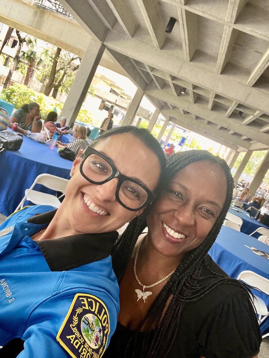 DMWCopeCenter's tweet image. Safe and Secure at Synergy!
Principal Edouard and SRO Bayona.
#YourBestChoiceMDCPS