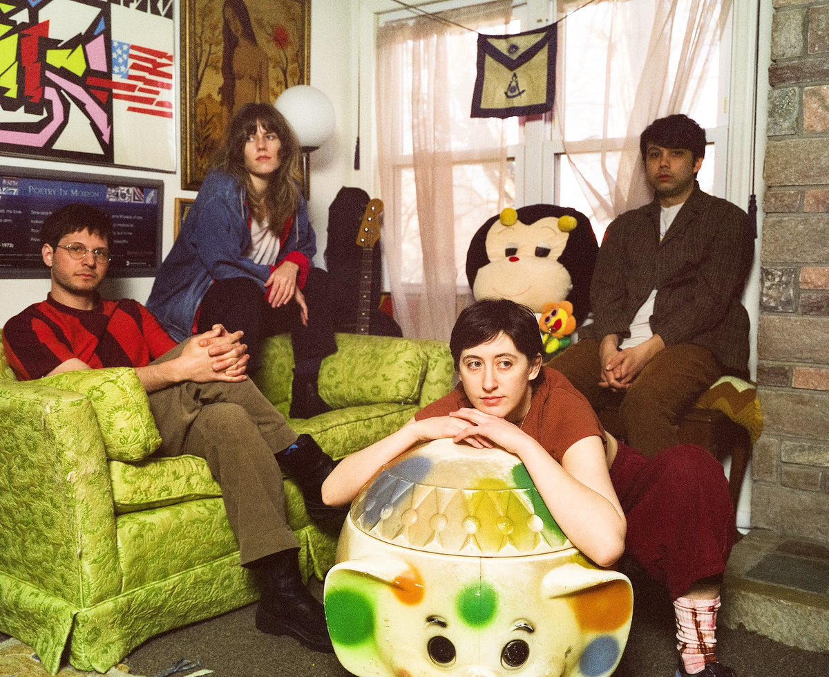 MAGNETMagazine's tweet image. #FiveQuestions w/ #GretaKline (#FrankieCosmos @subpop). “@frankiecosmos has been a band since 2012. The point of making it a band is to collaborate &amp;amp; have different artists bring their perspectives to it. It’s supposed to be fun &amp;amp; expressive for everyone”: magnetmagazine.com/2025/07/10/fiv…
