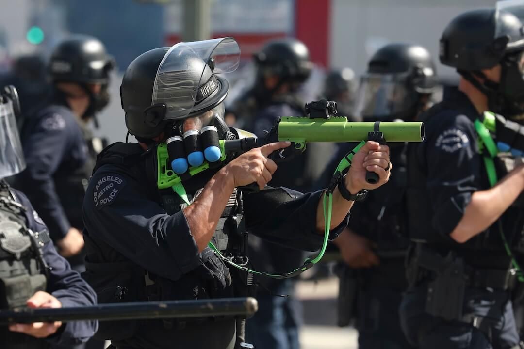 FACoalition's tweet image. The press can't report when they fear for their lives and safety. This is why lawsuits like ours are important to hold police accountable when they harm the journalists while they're just doing their jobs: poynter.org/business-work/…