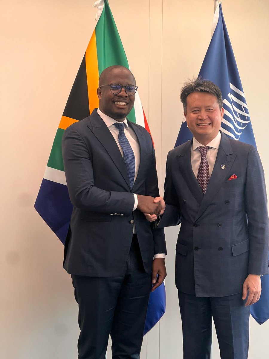 MPGodlimpi's tweet image. This evening I had a productive meeting with WIPO DG Daren Tang in Geneva. We discussed the role of IP in global geo-strategic competition and WIPO’s support as SA finalises key legislation. We also agreed to deepen work on traditional medicine, SMMEs & inclusive innovation.