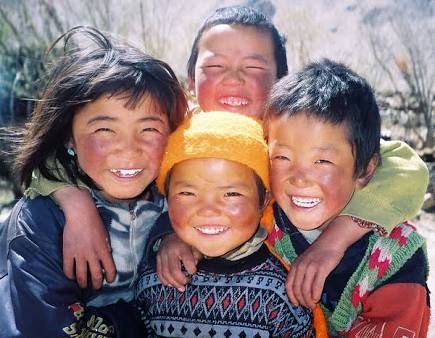 “Uzun yaşamak için yarısını yiyin, iki kat yürüyün, üç kat gülün, sınırsız sevin.” 

- Tibet Atasözü