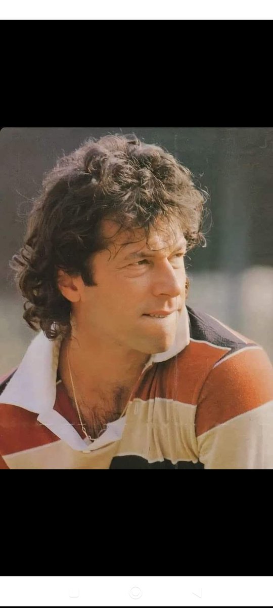 یہ وہی انسان ہے جو گرمیوں میں گرمی سے گھبرا کر انگلینڈ کاونٹی کھیلنے چلا جاتا تھا۔ سردیوں میں سالٹ رینج میں شکار کرتا تھا۔ اب جہاں رہتا ہے وہاں ہوا تو کیا جگہ بھی نہیں ہے۔ پاکستان کی شدید گرمی۔ نہ ملاقاتی نہ بنیادی ضروریات زندگی میسر۔ لیکن خاموشی یا جھکنا یا سمجھوتہ اسکی سرشت ہی