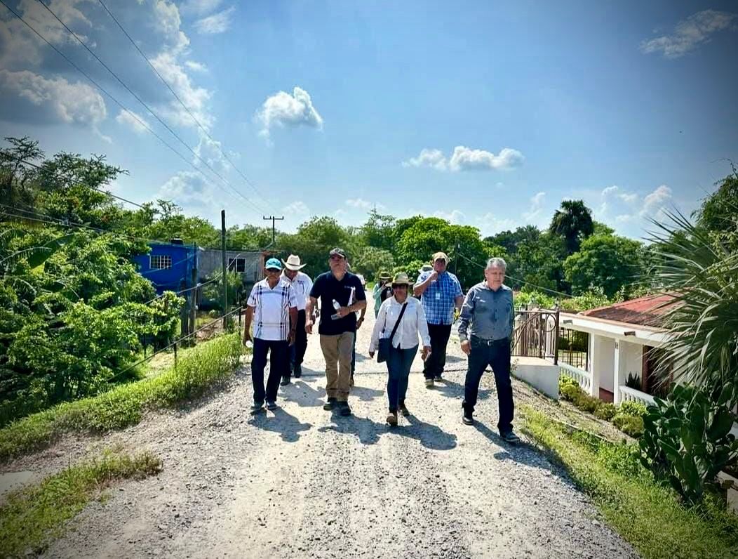 DarioFGzzC's tweet photo. 💧 CONAGUA inspeccionó los bordos Norte y Sur de Tamuín para su evaluación y reforzar medidas por las lluvias.
🔍Se detectaron necesidades de mantenimiento y conservación.
👷‍♂️Participaron autoridades locales y PC.
#CONAGUAInforma #Tamuín #GestiónDelRiesgo #PorUnSanLuisConBienestar https://t.co/aME50Vm42x