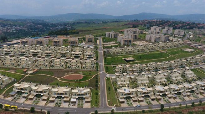 ITheophile_'s tweet image. 🚧 Big news in Rwanda’s urban growth!
Vision City Phase II kicks off Sept 2025 in Gacuriro with 1,500 green homes — 3x bigger than Phase I.
Features include villas, schools, gyms, solar power, smart tech, & more.
I see a major leap toward #SustainableLiving