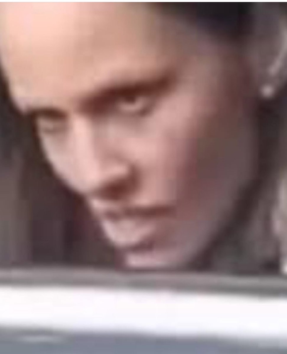 Les presento la cara de l@s fach@s. Ni más ni menos. Clasistas, racistas. Sin respeto hacia los seres humanos. 
Qué se vayan a CHASM