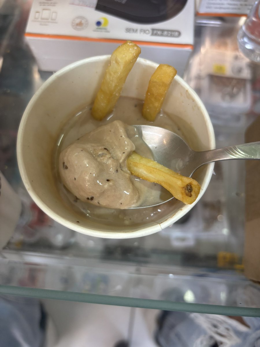 JessyPrataa's tweet photo. Matando minha vontade, pra não nascer com cara de batata frita e milkshake 🤤🤣 https://t.co/LQQy2iwjAA