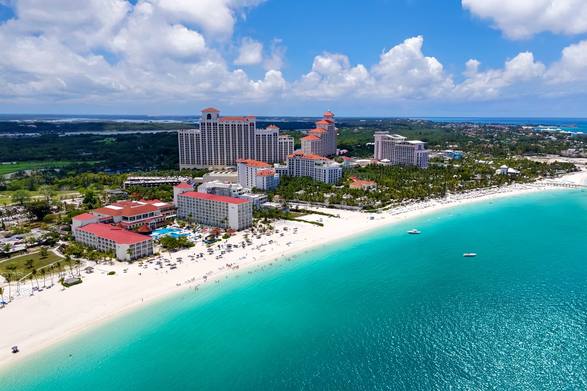 Uncrowded. Unbeatable. Unmistakably Breezes. 🌊
Sandy spotlights what makes our Cable Beach location a standout in Nassau.

🏖️ Wide beachfront
☀️ No crowds
👣 Just steps from your room

breezes.com/post/the-beach…

#BreezesBahamas #TheBahamas #CableBeach #BeachEscape #BreezesBlog
