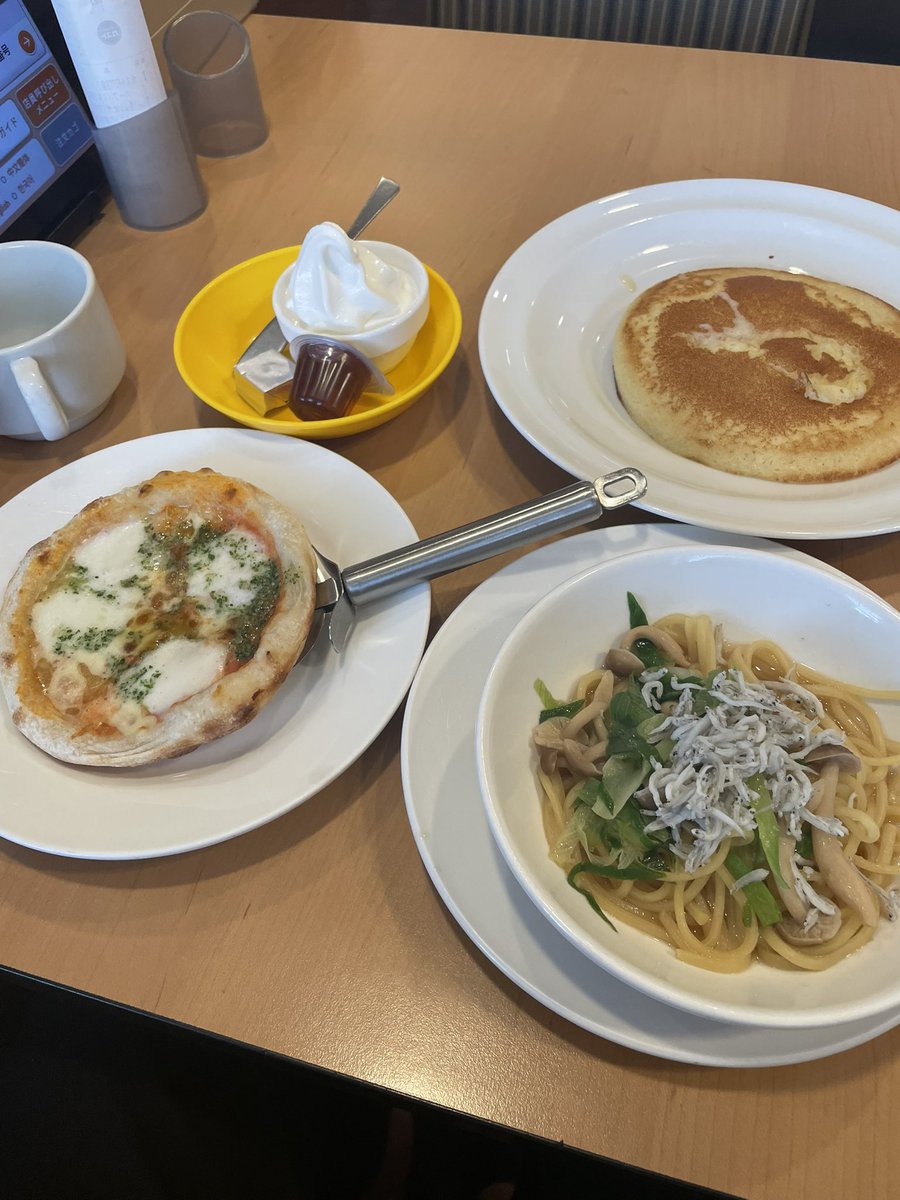 _VALO_RANT_'s tweet photo. 昨日は1人でガスト行ってきた
パンケーキ美味かったなー https://t.co/6dbNo26C4c