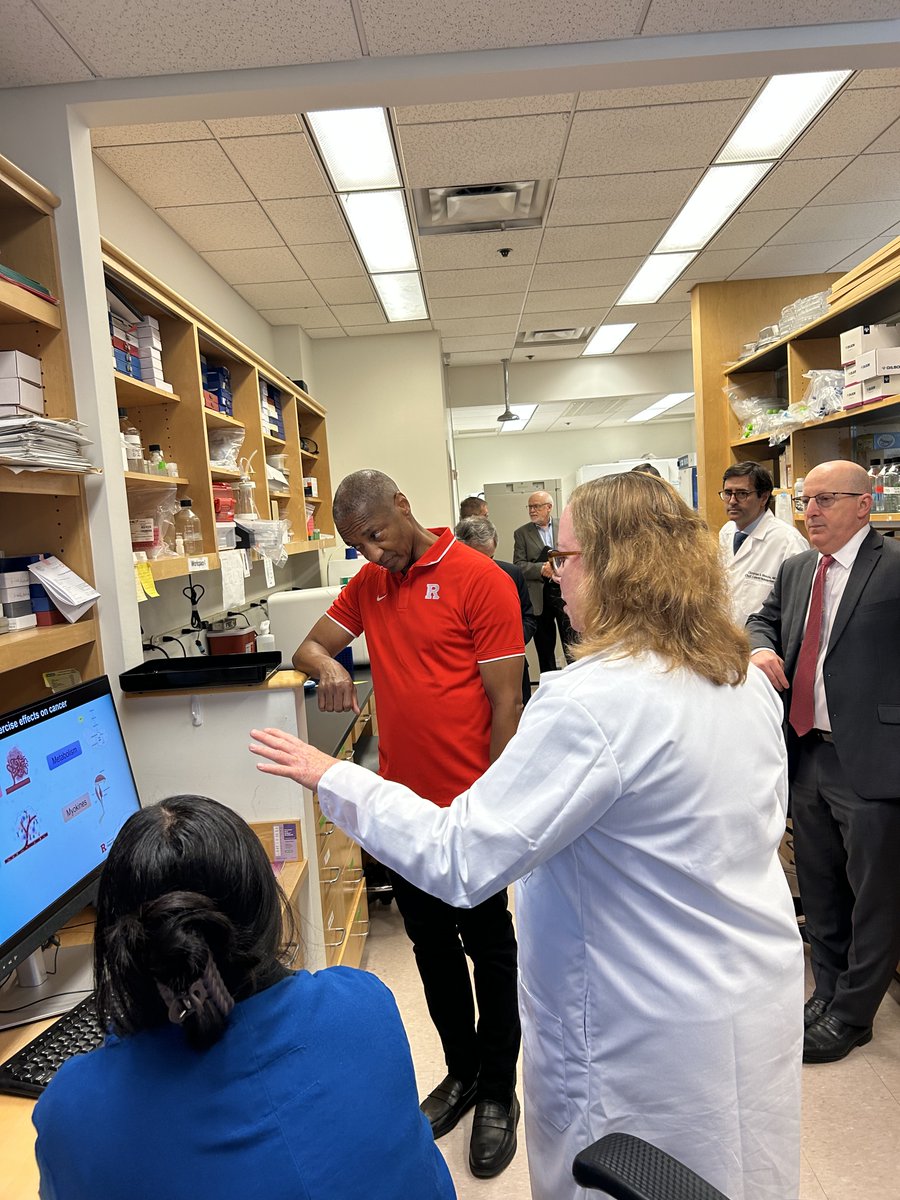 RutgersCancer's tweet image. Today at @RutgersCancer, we were honored to receive a visit from @RutgersU President William F. Tate IV @WFTate4. 
Accompanied by Dr. Steven Libutti @slibutti, the William N. Hait Director of Rutgers Cancer Institute and SVP of Oncology Services @RWJBarnabas and Deputy Director…