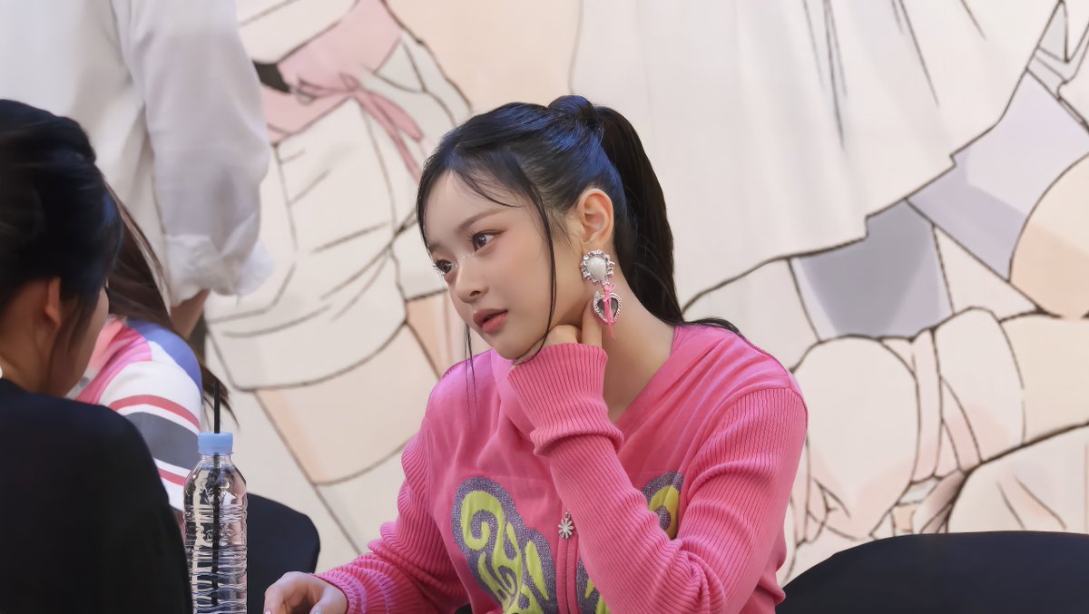 njz_psd's tweet image. I would die if she looked at me like this...
#λ΄μ§μ€ #NewJeans #νλ #Hanni #γγ