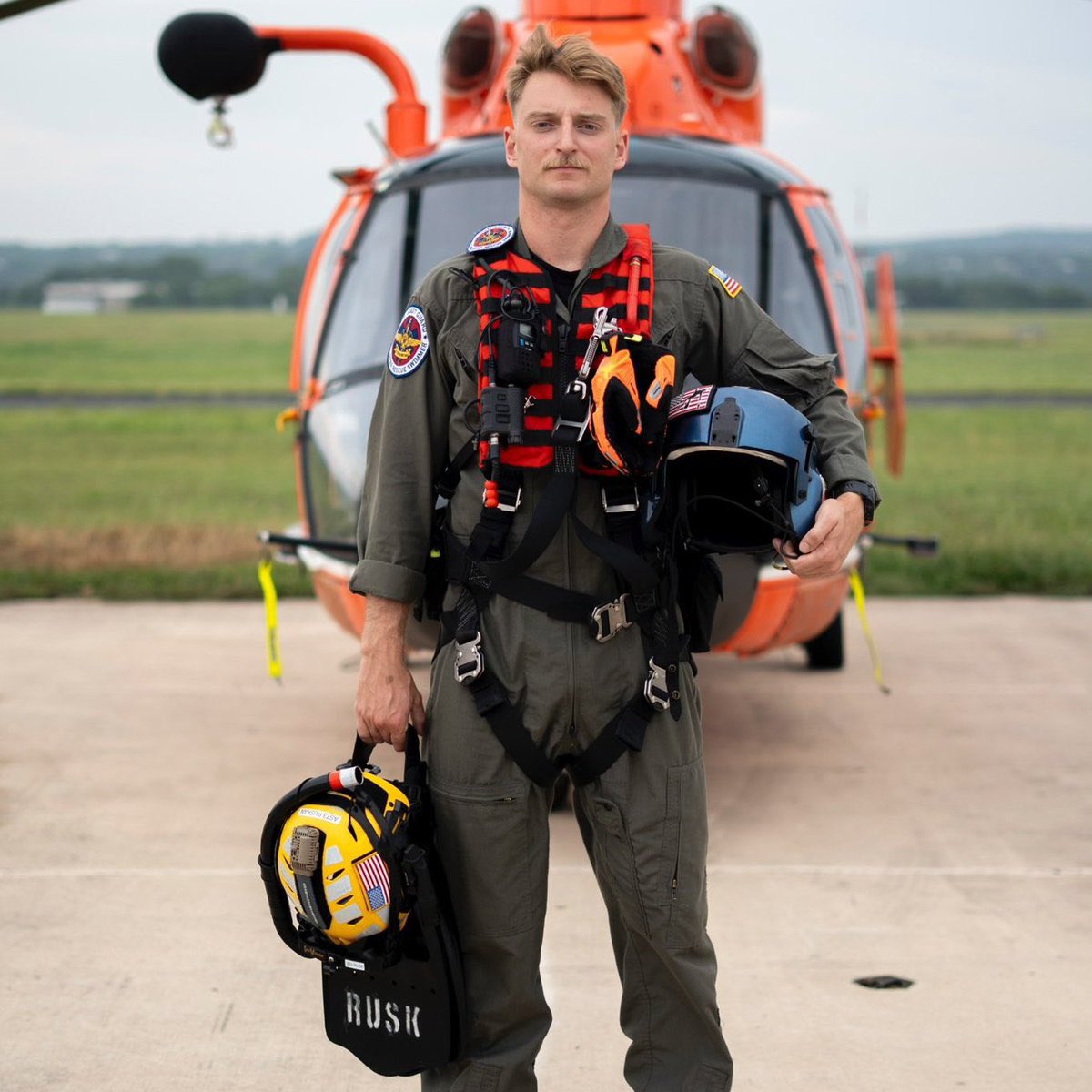 True Hero.  American Hero Scott Ruskin, a rescue swimmer in the US Coast Guard who saved 165 lives in Texas floods.  Thank you. ❤️🙏