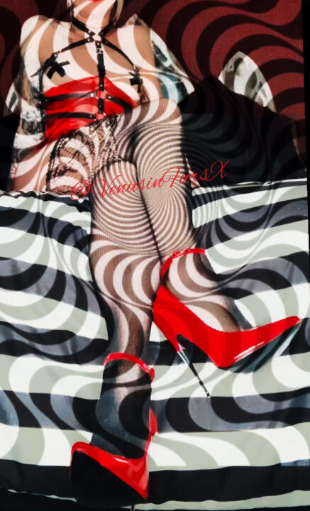 VenusinFursX's tweet photo. I just sold a video on #realloyalfans. Take a look here: https://t.co/jpAbxzn0gI https://t.co/2UIU2P2Odk