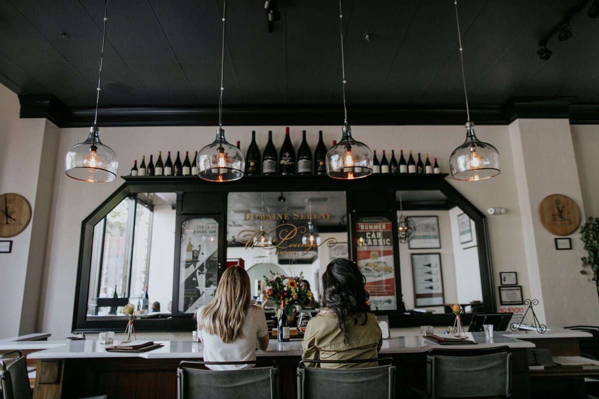VIEmagazine's tweet photo. A historic building steeped in storytelling is what travelers will find when they approach the Sentinel in the downtown district of Portland, Oregon, tucked between the Willamette River and Washington Park.

🔗 To read the rest of this article, head to the #linkinbio!⁠ https://t.co/bhTDnq9QKI