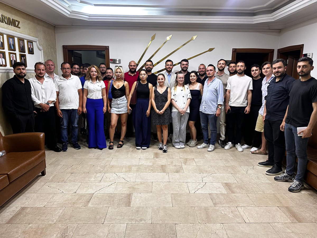Gençlik Kolları Genel Başkan Yardımcımız, Karadeniz Bölge Sorumlumuz Oğulcan Çavuşoğlu ile bu akşam partimizde bir araya geldik.

Gençlik yapımızın gücünü artırmanın yanı sıra, hukuksuz şekilde tutuklanan belediye başkanlarımızla ilgili süreci ve bu karanlık tabloya karşı