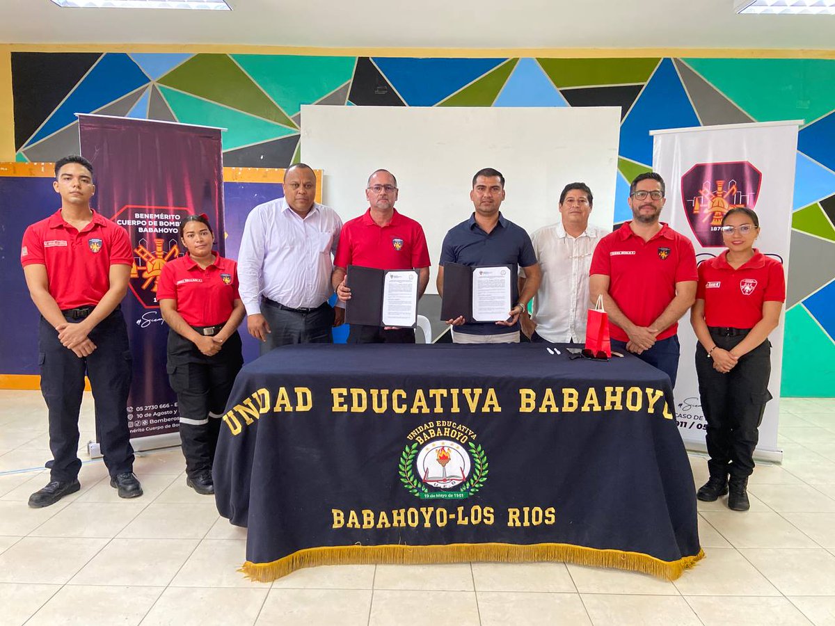 📌✍️🏫 En la sala de profesores de la Unidad Educativa #Babahoyo, se llevó a cabo la firma del Convenio Marco de Cooperación Interinstitucional entre el Benemérito Cuerpo de #Bomberos de #Babahoyo y esta reconocida institución.