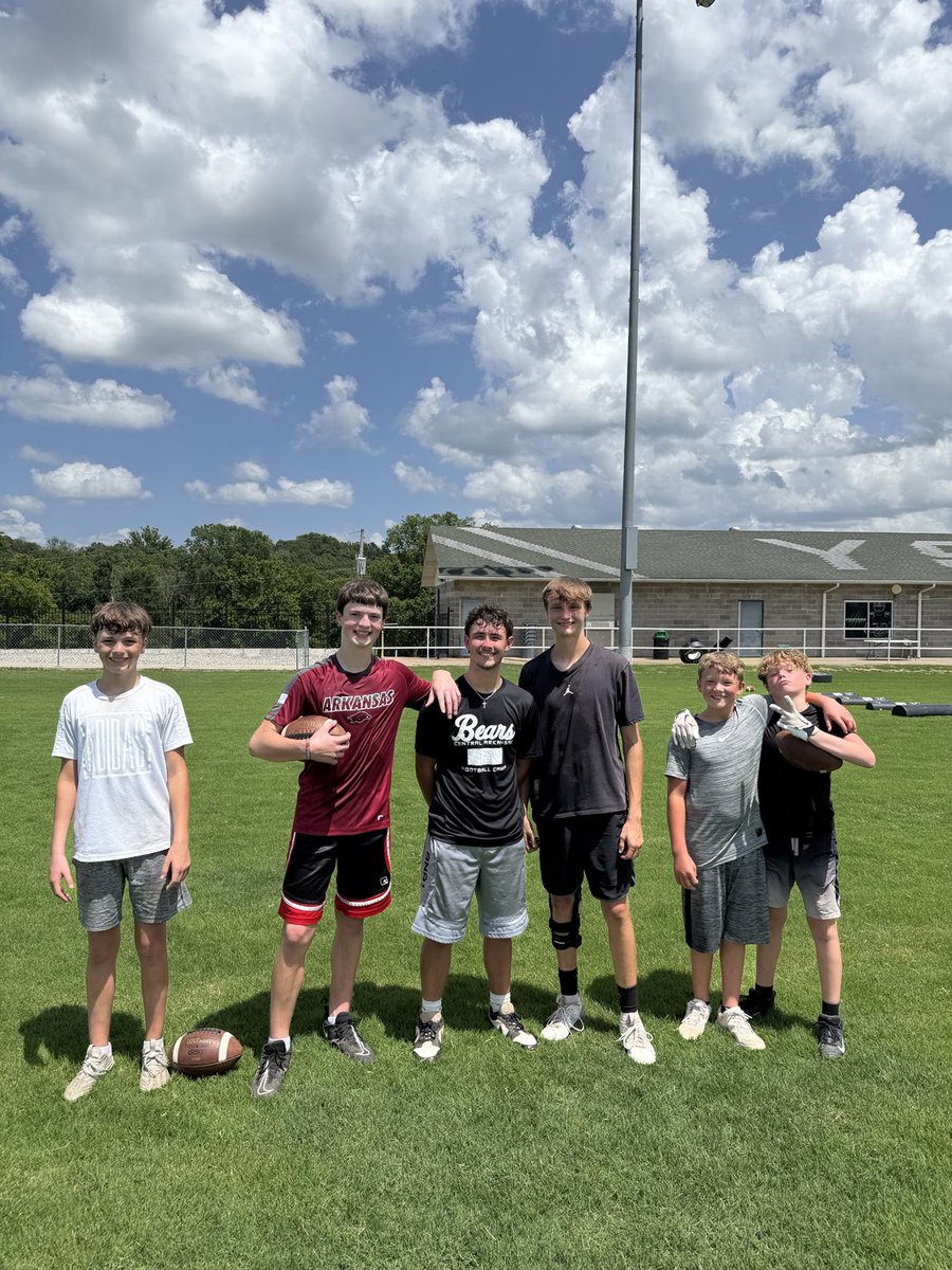 McCarthyCoach's tweet photo. Qb’s throwing darts this week! #Compete #GreenGrit ⁦@YellvilleFB⁩ https://t.co/kuh7sCim81