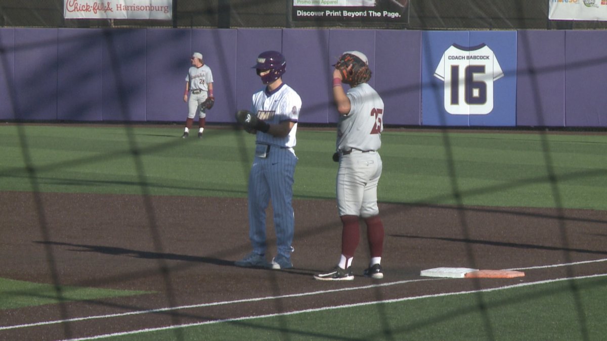 Starting in 2027, high school baseball will require a double first base. The NFHS says it will address running lane violations and protect the players from collisions.

The rule change is in line with college baseball. The SEC and Sun Belt have recently began using it ⬇️