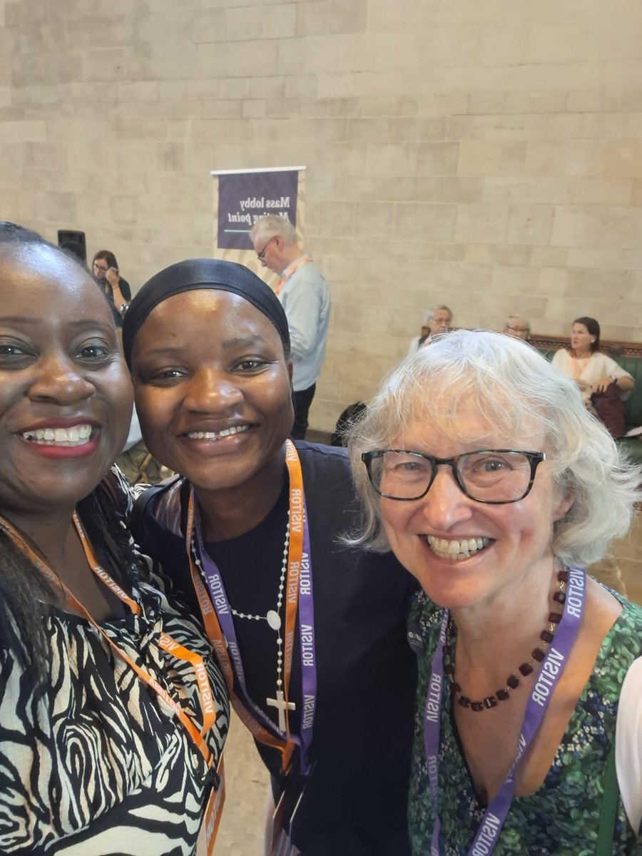 CAFODSouthwark's tweet image. It was amazing to see so many people gather today for the mass lobby at Parliament. Huge thanks to all @CAFOD in Southwark supporters & volunteers. Sarah and I were so pleased to be with you in solidarity ❤️.
@RC_Southwark
#ActNowChangeForever
#pilgrimsofhope