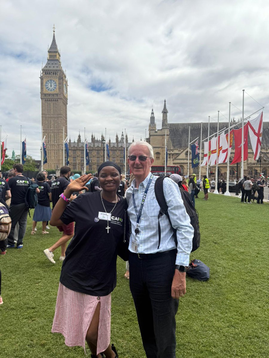 CAFODSouthwark's tweet image. It was amazing to see so many people gather today for the mass lobby at Parliament. Huge thanks to all @CAFOD in Southwark supporters & volunteers. Sarah and I were so pleased to be with you in solidarity ❤️.
@RC_Southwark
#ActNowChangeForever
#pilgrimsofhope