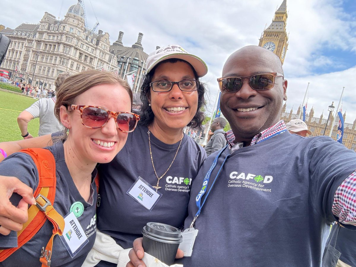 CAFODSouthwark's tweet image. It was amazing to see so many people gather today for the mass lobby at Parliament. Huge thanks to all @CAFOD in Southwark supporters & volunteers. Sarah and I were so pleased to be with you in solidarity ❤️.
@RC_Southwark
#ActNowChangeForever
#pilgrimsofhope