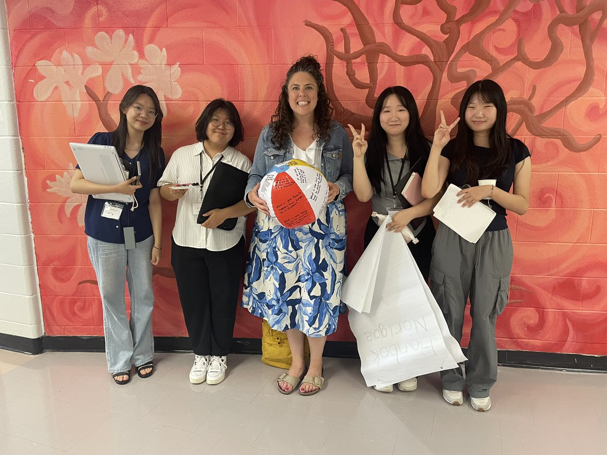 Mrs_A_Isaac's tweet photo. Fabulous afternoon @AdCedDpcdsb supporting #PIEA teacher candidates with their cultural lesson plans for their practicum! 🇰🇷🇨🇦 Our DPCDSB summer school students are in for some great lessons!#CatholicTeachers #Mentorship https://t.co/UcsJ590nbN