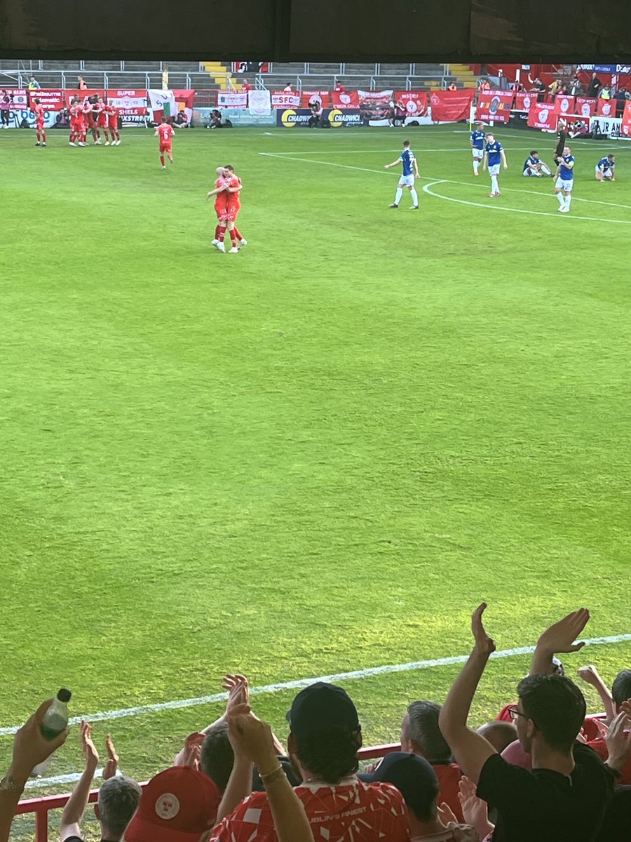 Tolka Park erupts after Shelbourne take 58th min lead against Linfield in Champs League. Instant impact by sub Sean Boyd to set up Mipo Odbelow to rifle low shot into corner.
