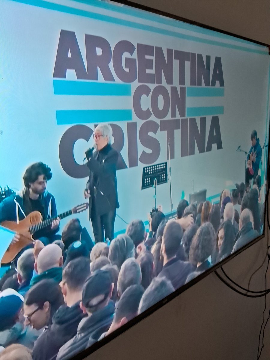 gringolopreOK's tweet image. Homenaje sentido de un #tolosano sobreviviente de la Comisión Interna de Propulsora Siderurgica #Techint que como @CFKArgentina volvía a que nazcan sus hijos al HItaliano. Militante &apos;70 y actuales que como su familia #Giselle y #Ofelia voten en la #escuela N°89 como mis padres.…