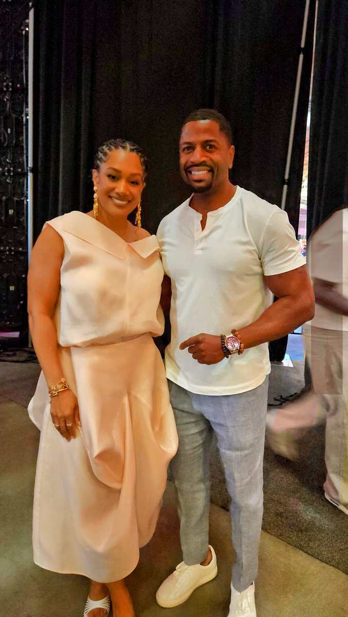 iamMauriceJ's tweet photo. Somebody get @tylerperry on the ☎️ because we need to make this happen ASAP! Crystal it was sooo great catching up at Essence Festival and great job doing the fireside chat with #BTG.
#MauriceJohnson #crystalreneehayslett #essencefest #beyondthegates #sistas #OperationAunties https://t.co/2novpp5tLt