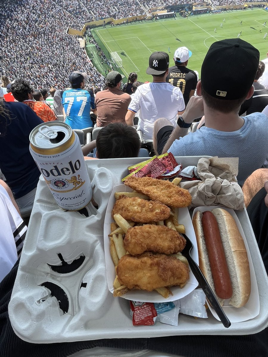 SC3533's tweet photo. @FootyScran  metlife stadium in New Jersey for PSG Real Madrid. 4pc chicken finger, hot dog and modelo $40 https://t.co/twFfxBTrnW