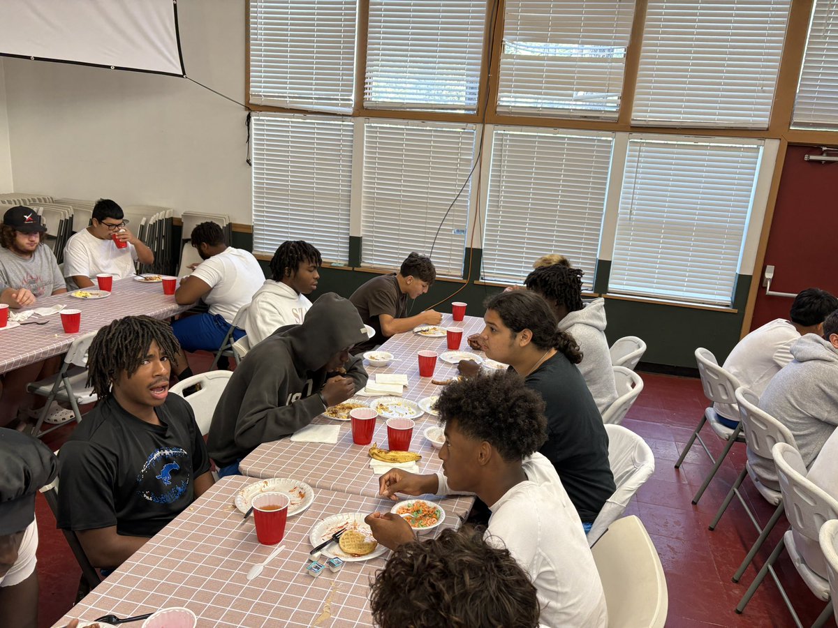 DobsonFootball's tweet image. Breakfast is even better after hills.
@DobsonAthletics @CoachNewcombe
