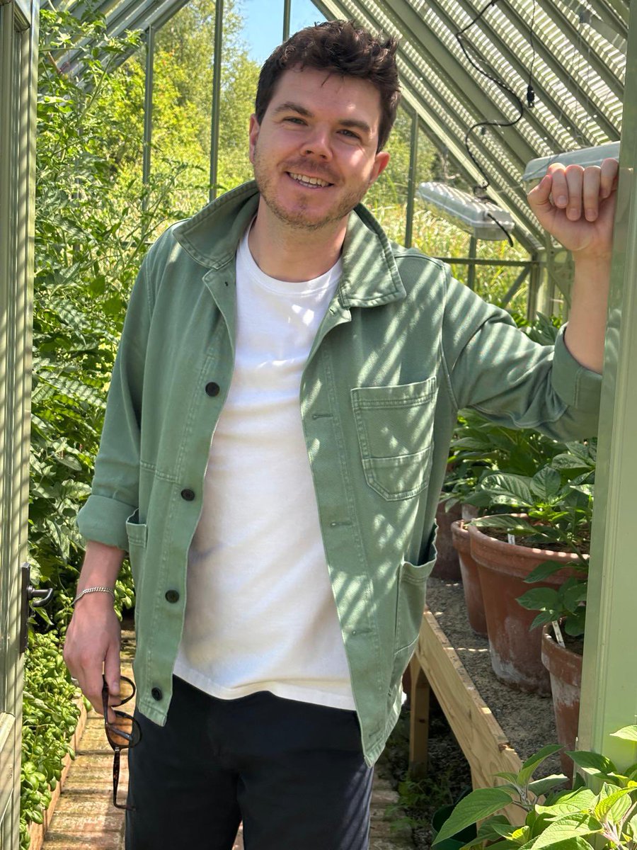 samwrite's tweet image. Giving up games. Turnip grower now.