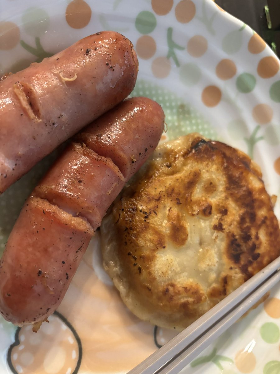 GarryGWN's tweet photo. Day53
1. 87.5kg(I guess i have do more cardio)
2. First meal:Beef and mushrooms. Second meal: Sausages and pork bun.
3. 6206 steps! https://t.co/V3oaacsbfe