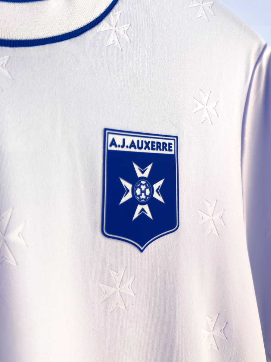 AJ Auxerre x Macron

That signature ‘Debossed’ detail…