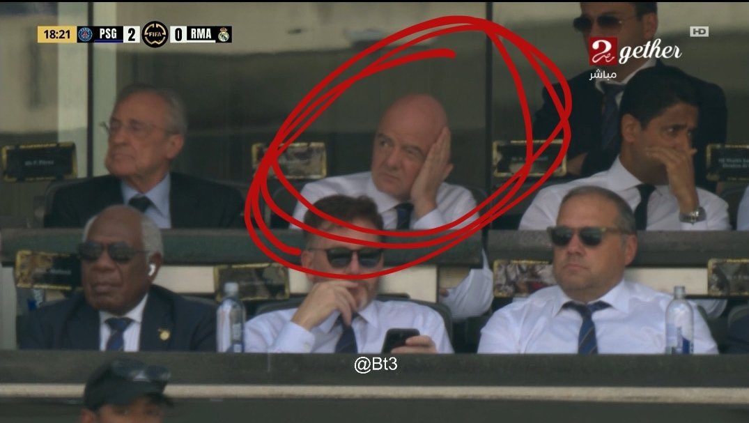 DxBruyneSZN's tweet image. Even the FIFA President was annoyed at Real Madrid losing 😭