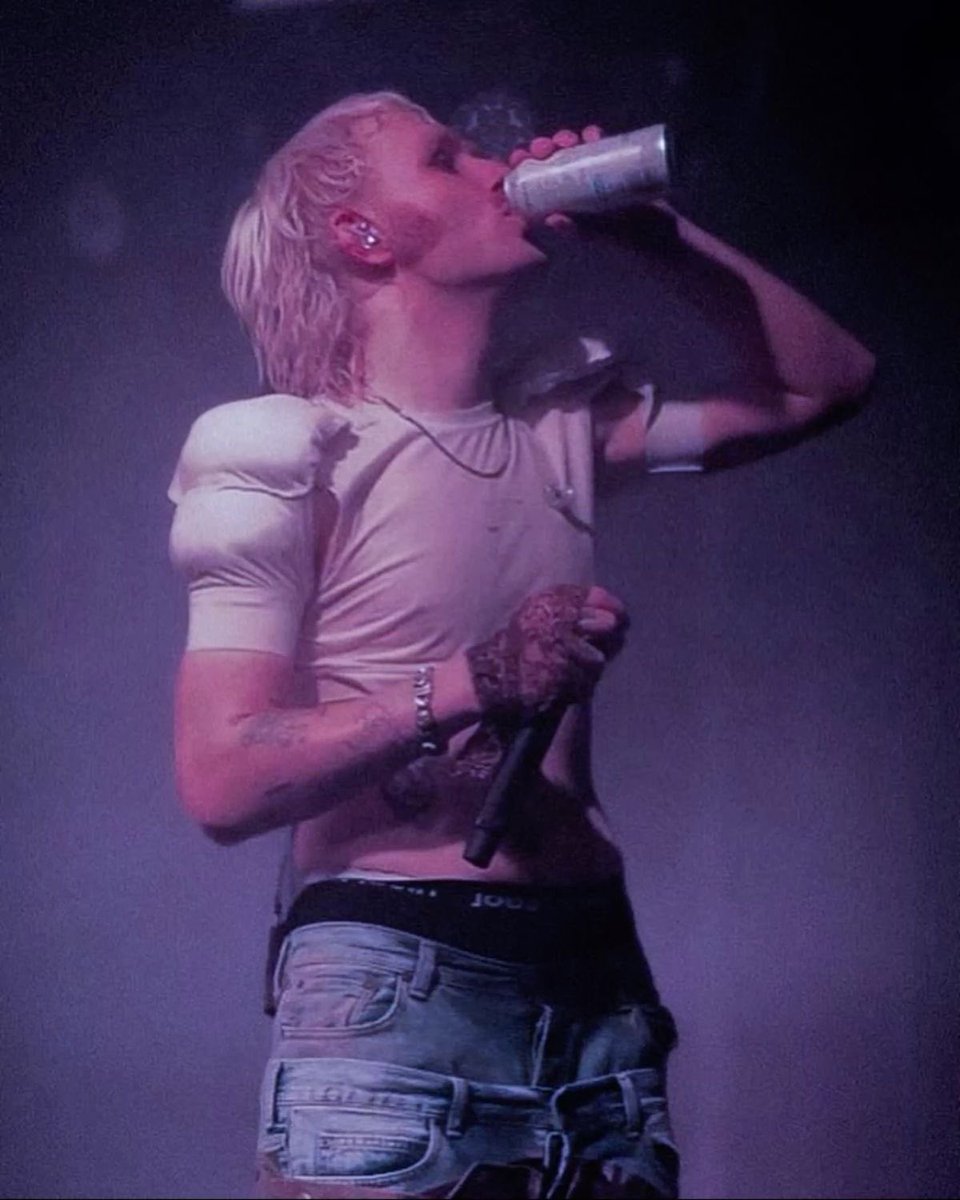 notsospooky0's tweet photo. Was gonna put “femboy joost” in my bio but realized he's the original femboy https://t.co/MioFDHRIrz