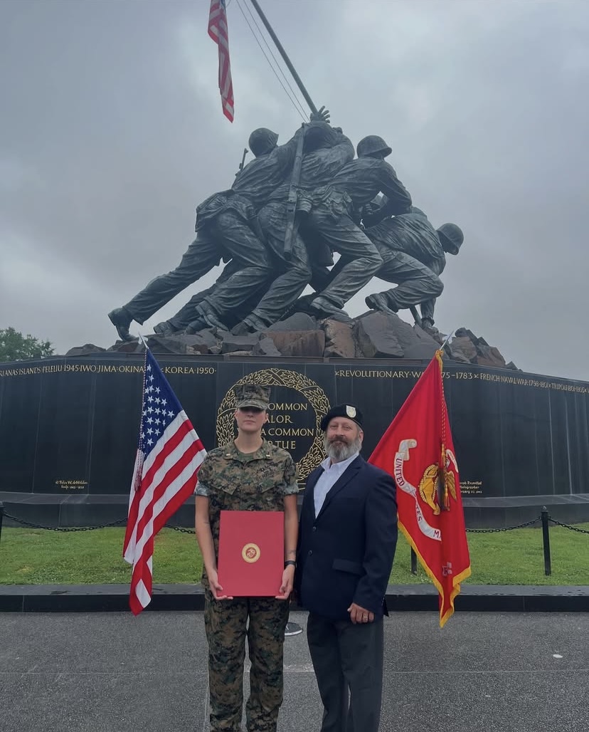 BelmontAbbey's tweet image. 🎉 Congratulations to Second Lieutenant Dinapoli!
Originally from Alexandria, VA, Second Lieutenant Dinapoli attended Belmont Abbey, where she competed in steeplechase and pursued her commission through the USMC’s Summer PLC program.
After earning her degree in Psychology this…
