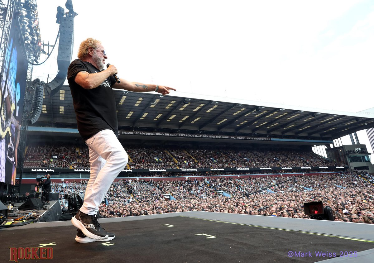 sammyhagar's tweet image. I can’t say enough about how impressed, inspired and touched I am about the Back To The Beginning event, especially Ozzy Osbourne, Bill Ward, Tony Iommi, and Geezer Butler. They not just did it, they fucking crushed it!
>> Read post @ redrocker.com/news/2025-07-0…
📷 @markweissguy