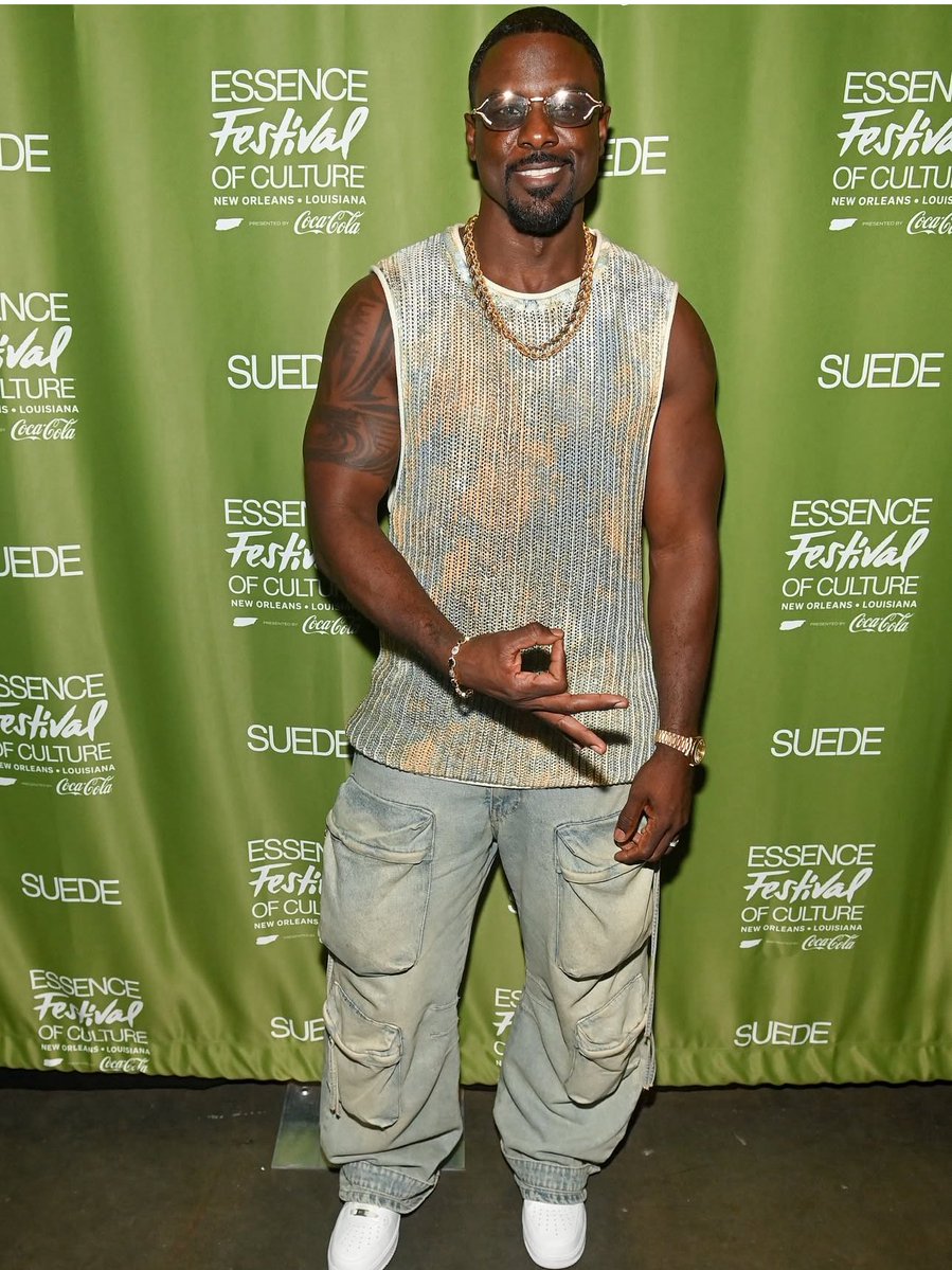 kapsi1911's tweet image. Brothers Michael Barclay II & Lance Gross made an impact at #EssenceFest on the SUEDE Men’s Stage. Barclay led a panel on fatherhood; Gross joined the “Dear Future Wifey” podcast & an #HBCU panel on culture, growth & legacy. #KappaAlphaPsi #HBCUPride #Leadership