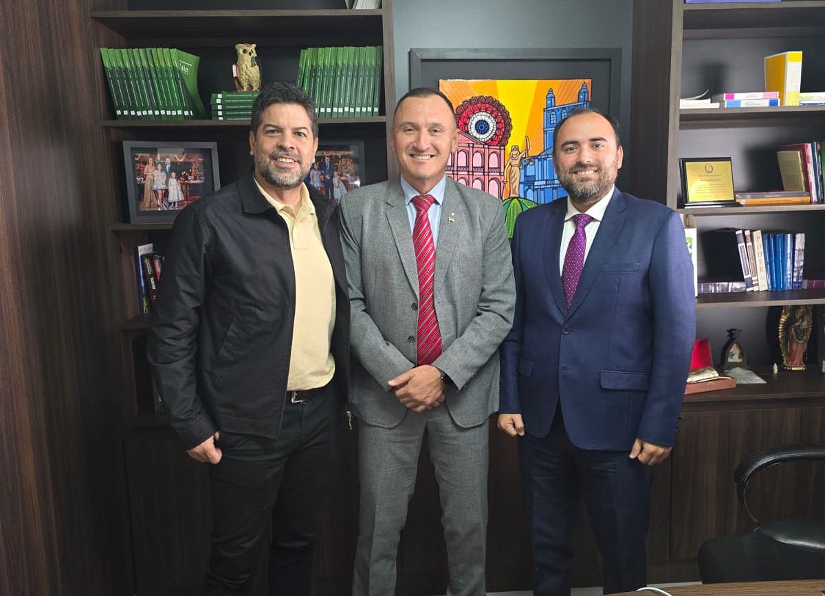 🙌Gracias por la confianza y el acompañamiento a esta gran familia de la Alianza Gremial, querido colega Sergio Melgarejo, Concejal Municipal y Presidente del Colegio de Abogados de Nueva Italia.

Muchísimas gracias por tu apoyo !

#AvanzamosJuntos #EsNuestroMomentodelaAlianza