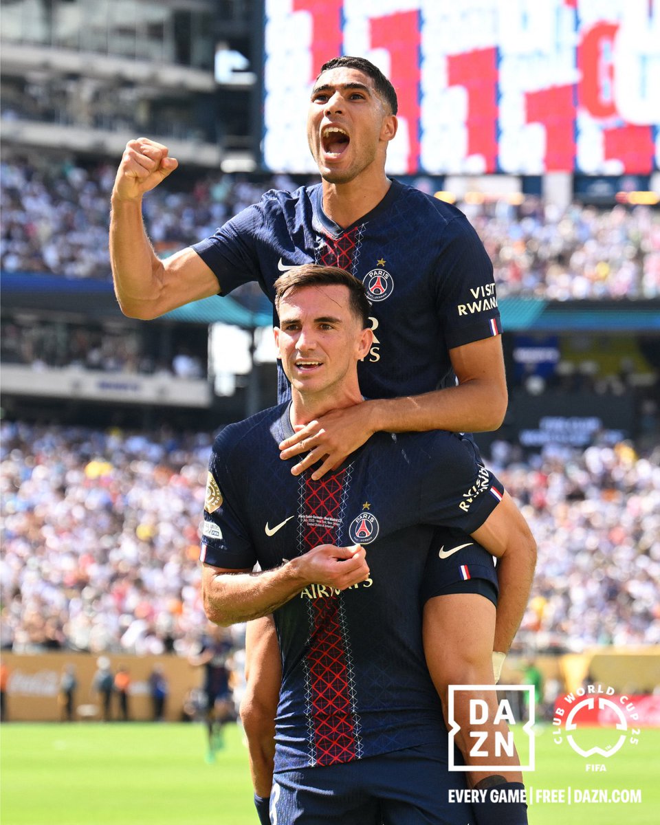 kiemba72007's tweet photo. HT: PSG 3-0 Real Madrid
⚽️Ruiz 6’ 24’
⚽️Dembele 9’
 
Nusu fainali ya kiume kila anayefunhwa na PSG mashabiki wanasema ngoja PSG ikutane na Madrid sasa watetezi nao wanadhalilika huku #FIFACWC https://t.co/QnYAXp7rx4