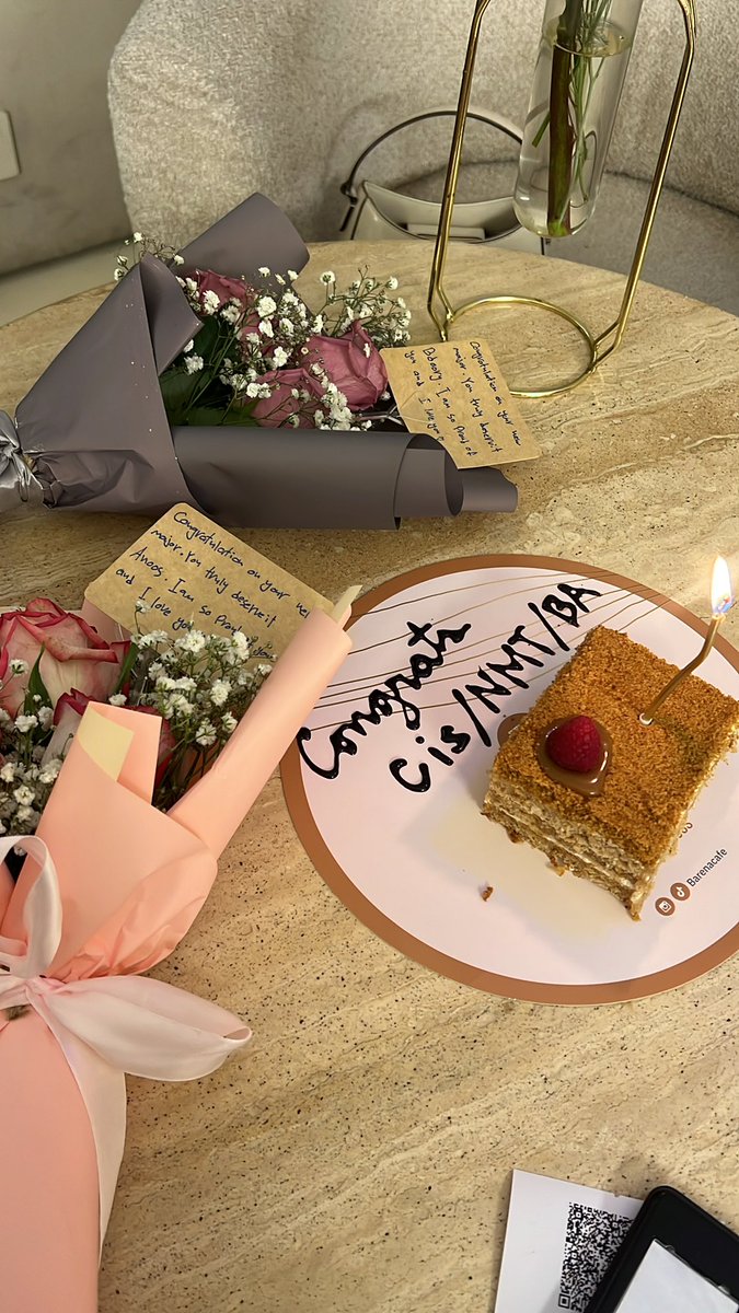 متخصصه من سنه بس ما يمنع